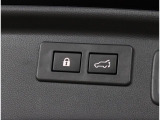 電動パワーリヤゲート搭載!ボタン一つで操作が可能で、キーレスエントリーや車内からも操作が可能な便利な機能です!!またメモリー機能もあり、狭い場所などでの開閉の際にも便利な機能です!
