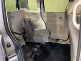 後席をはね上げれば、「もうひとつの荷室」が生まれます。