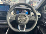 操作性の良いハンドルで運転中のストレスも軽減されます。