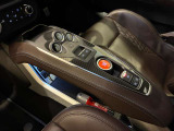 A110の細部をご紹介します。写真を見ながら気になった点や、実車で確かめたい部分をぜひお聞かせください。光岡自動車のスタッフが、ご購入前の疑問や納車後のご相談にお応えします。