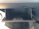よく使うものが手を伸ばせばすぐ届く、機能面で充実した収納。