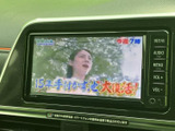テレビ放送を画面で視聴できる装備です。停車中の休憩時間などに映像を楽しめるのがうれしいポイント。見やすい位置に画面があり、日常の待ち時間にも活用できます。