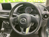 操作しやすい設計で、快適なドライビングをサポート。握り心地も良く、長距離運転でも疲れにくいでしょう。