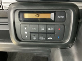 操作性の良いエアコンパネル。