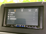 接続機器やWi-Fi、Bluetoothなどの項目が画面に並び、設定内容を確認しやすい表示です。項目ごとに選んで操作でき、日常の移動に合わせた機器設定に便利です。