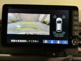 リバースギアに入れるだけで後方の表示へ切り替わります。夜間や雨の日の駐車も楽になりますよ。