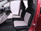 厚みがあって、座り心地のいいソファのようなシート。運転席も助手席もリラックスしてゆったりと座れます。