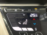 【オートエアコン】一度お好みの温度に設定すれば、車内の温度を検知し風量や温度を自動で調整。暑い&hellip;寒い&hellip;と何度もスイッチ操作をする必要はありません。快適な車内空間には必須の機能ですね♪