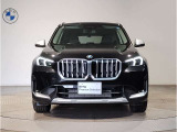 【キドニーグリル】BMWは約90年もの間、ほぼ全ての車両にひと目でBMWだと分かるこの特徴的なフロントグリルが備えられ、デザイン・アイコンとして親しまれてきました。