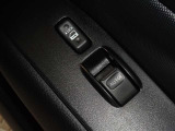 運転席のみパワーウィンドウを装備しています。