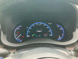 速度や燃料、シフト位置などを運転席正面で確認できる表示構成です。情報がまとまっているため、走行中も必要な項目を把握しやすく、日々の運転をサポートします。