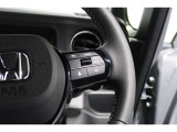 Hondaセンシングの機能のひとつ、アダプティブクルーズコントロール付!アクセルから足を離しても設定したスピードと前車との車間を保ち走行してくれます!車線維持もアシスト☆高速道路で疲労軽減ですね☆