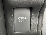 【シティブレーキアクティブシステム(CTBA)】低速走行時に、自車が、前方の車両のほぼ真後ろから追突するおそれがあるときに、運転者のブレーキ操作を支援します!機能には限界があるためご注意ください。
