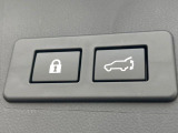 【パワーバックドア】スマートキーや運転席のボタンを押すだけでリアゲートが自動で開閉します!荷物を持っている時や、高い位置にあるバックドアを閉める際に便利な機能です♪