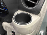 運転席側掘り込み式インパネカップホルダー