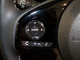 【ステアリングリモコン】ステアリングにオーディオ調節可能なスイッチが装備されていますので運転中でも視線をそらさずにオーディオの調節が可能です!