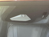 【トヨタセーフティセンス】走行中に前方の車両等を認識し、衝突しそうな時は警報とブレーキで衝突回避と被害軽減をアシスト。より安全にドライブをお楽しみいただけます。
