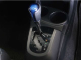 無段変速機(CVT)を搭載。有段変速機に存在する「変速ショック」が無いので、スムーズなアクセル操作が可能です♪