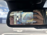 ルームミラーにバックカメラ映像が映し出されます★