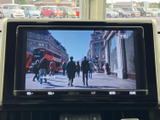 停車中にテレビなどの映像を視聴でき、休憩時間の気分転換にも活用できます。画面で映像を楽しめる装備があると、車内で過ごす時間の選択肢が広がります。