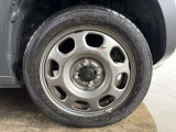 165/60R15タイヤ装着車♪各種アルミホイールや、スタッドレスタイヤも取扱いしております。是非ご相談ください♪