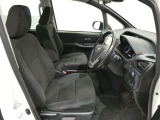気になる汚れは「まるまるクリン」で解消! 当社の中古車はシートを外して隅々までキレイにクリーニングしてあります。