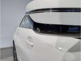 BMWのミラーは車種によって異なりますがレーンチェンジウォーニングが装備されております。詳しくは当店スタッフまでお問い合わせくださいませ。