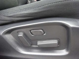 【運転席パワーシート&ドライビングポジションメモリー機能】運転手にあったシートパターン設定可能です。