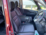 マルチセンターコンソールを運転席までスライドさせることもできます。