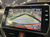 【バックカメラ】運転席から画面上で安全確認ができます。駐車が苦手な方にもオススメな便利機能です。