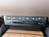 前席両側シートヒーターを装備しています。冬場だけでなく夏場もクーラーで体が冷えた時にも重宝しますよ。