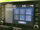 AM・FMや交通情報に加え、USB、Bluetooth、Miracastの選択画面を表示。利用したい音源を画面から確認でき、通勤やお出かけの車内時間に活用いただけます。