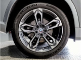 【BMWアロイホイル】軽量かつ強度に拘ったアロイホイル。走行性能ポテンシャルを引き出す設計。車の足元を引き締めてくれる大きなポイントはアロイホイルです。