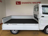 荷台アオリは3方向開き!フラットな荷台で効率よく荷物を積み降ろし出来ます!