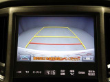 バックモニター装着車は後退時の強い味方です♪車庫入れや縦列駐車の際、後退操作の参考になるガイドラインをナビ画面に表示します。
