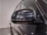 【BMWミラー】視認性の高いスタイリッシュなミラー。自動防眩機能も付いており夜間のドライビングをサポートします。