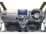 操作性に優れた運転席となります!小物入れや各ボタンの配置にこだわり、使いやすいです!座り心地もよく視認性も良好なのでロングドライブもお任せ下さい!