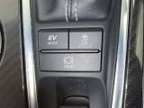 【横滑り防止機能】 車両走行安定補助システム搭載  車が横滑りしそうになった際に、横滑りを防ぐ安全装備が付いています。