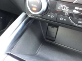 電源ソケット付きです。