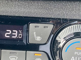 運転席、助手席にシートヒーターが付いております。