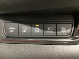 運転席脇のクラスタースイッチ部分にはカメラ切り替えスイッチ、パーキングセンサー、その他走行系スイッチを集中配置しております。