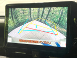 【バックカメラ】駐車時に後方がリアルタイム映像で確認できます。大型商業施設や立体駐車場での駐車時や、夜間のバック時に大活躍!運転スキルに関わらず、今や必須となった装備のひとつです!