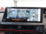 車両を上方から見たような映像をナビ画面に表示するパノラミックビューモニターです。