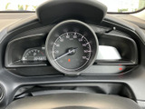 速度計を中心に必要な情報がまとまり、運転席から確認しやすい配置です。複数の表示を一か所で把握できるため、走行中も視線移動を抑えながら車両情報を確認しやすくなっています。