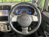 【純正革巻きステアリング】上質な革を使用することで、手にしっかり馴染みとても運転しやすいハンドルです♪