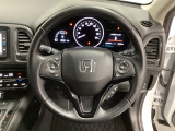 ハンドルにHondaセンシング系のクルーズコントロールやレーンキープアシストなどのスイッチと、オーディオの操作スイッチが装備されています。ハンドルから手を離さず安全に操作できます。