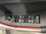 パワーウィンドウスイッチで運転席から全席の窓の開閉ができます♪