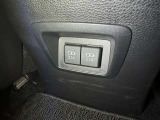 充電用USB端子付き。スマートフォンなどの充電に便利です。