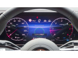 高いレベルの知性を備えたメルセデスの「インテリジェントドライブ」は、ドライバーの疲労を軽減し、安全かつ快適なドライブの一助となります。