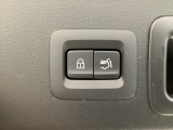 パワーリフトゲートは運転席とリフトゲート側、さらにアドバンストキーでも開閉が可能!開度は無段階にメモリー設定もできます。ゲート内側にタッチセンサーを配置し、手などを挟み込む危険を低減します。